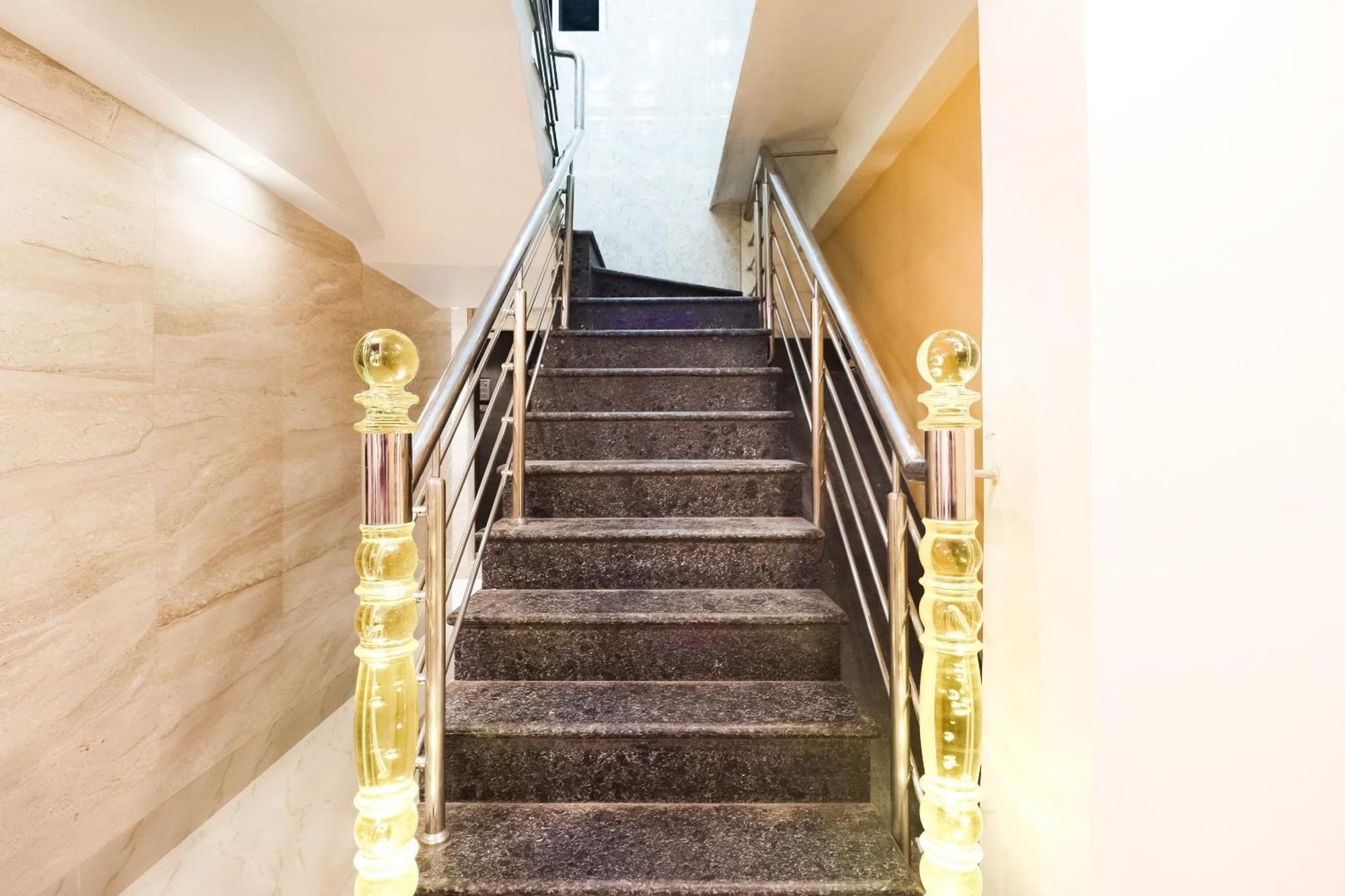 Hotel O Kuber Residency Near Birla Mandir Calcutta Extérieur photo